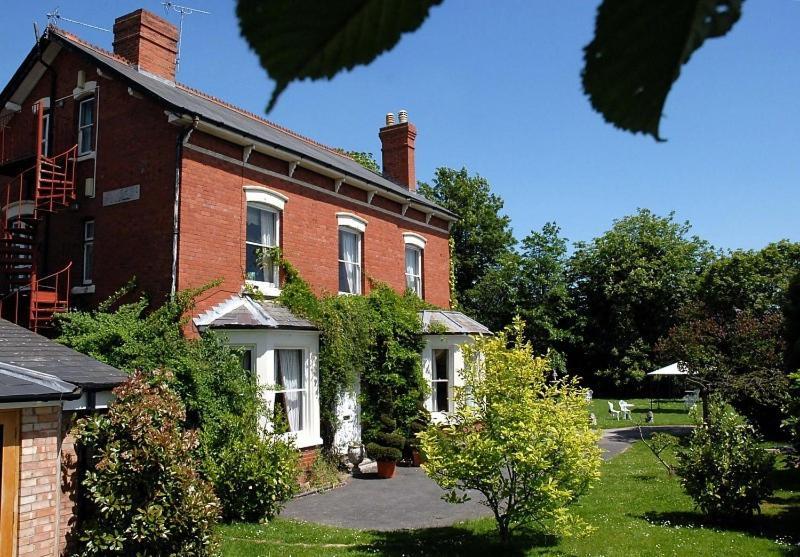 Hopbine House Bed & Breakfast Hereford Bagian luar foto
